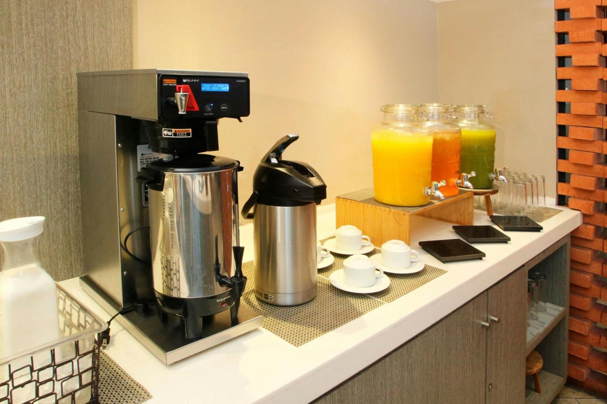 City Express Plus By Marriott Tampico Exteriör bild